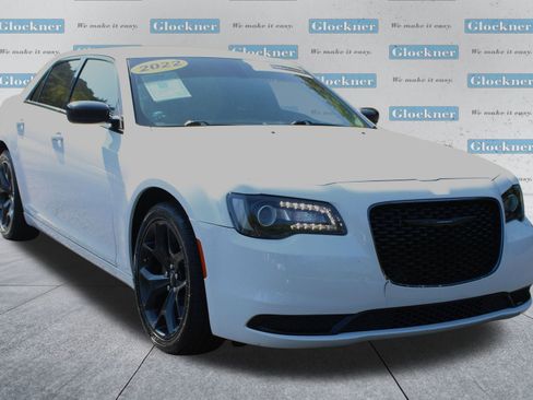 Used 2022 Chrysler 300 Touring w/ Sport Appearance Package image 3