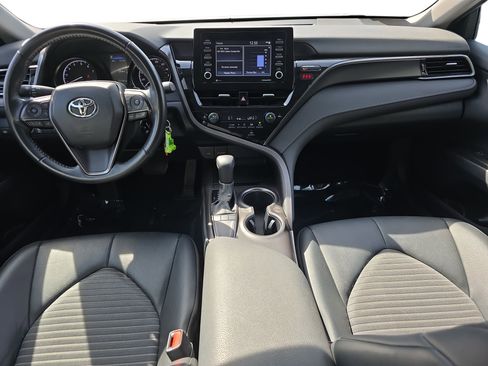 Used 2024 Toyota Camry SE image 9