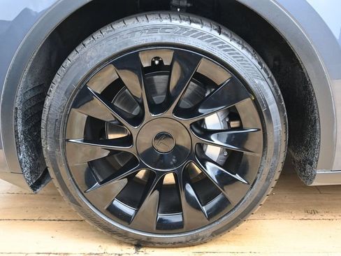 Used 2023 Tesla Model Y Long Range AWD/4WD image 9