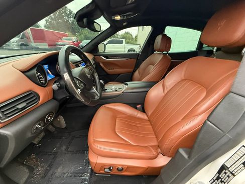 Used 2018 Maserati Levante AWD/4WD image 16