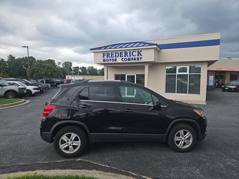 Used 2017 Chevrolet Trax LT AWD/4WD image 3