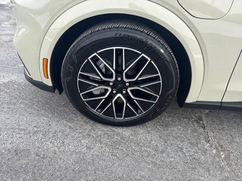 Used 2025 Ford Mustang Mach-E Premium image 19