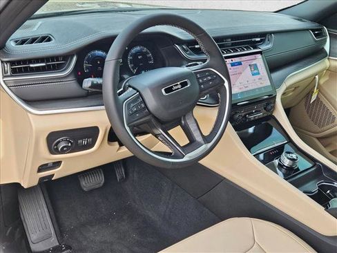 New 2025 Jeep Grand Cherokee Limited image 9