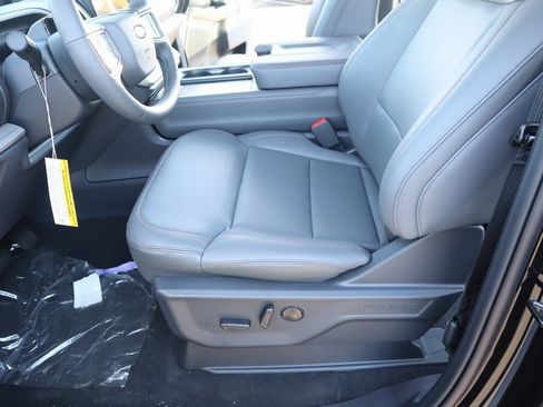 New 2025 Ford Expedition Active image 11