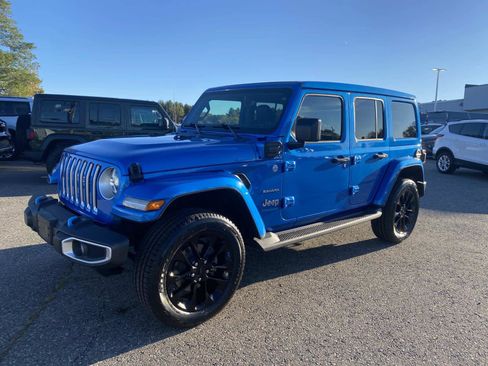 Used 2022 Jeep Wrangler Unlimited Sahara w/ Cold Weather Group image 8