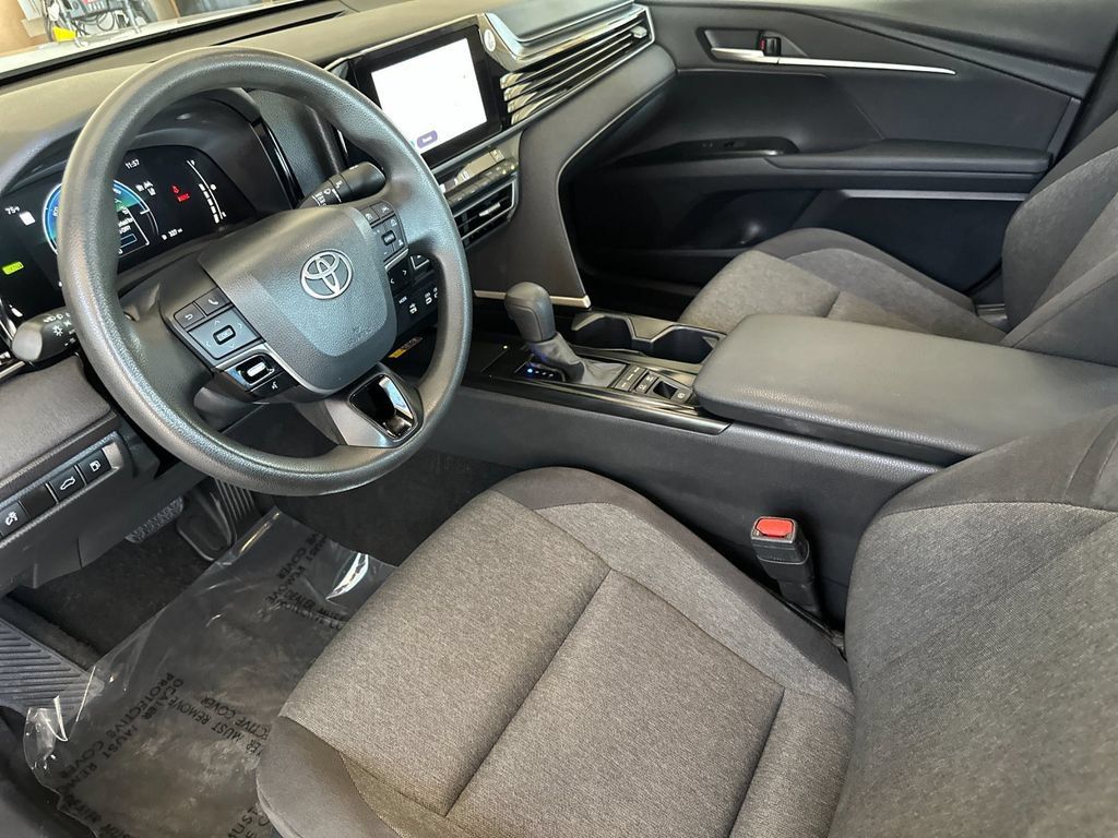 Used 2025 Toyota Camry LE FWD image 9