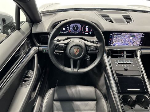 Certified 2025 Porsche Panamera 4 image 25