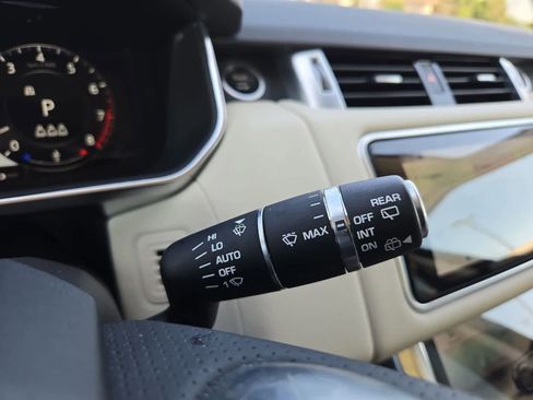 Used 2019 Land Rover Range Rover Sport HSE AWD/4WD image 25