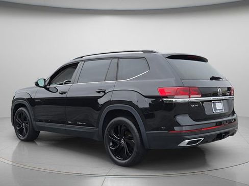 Used 2023 Volkswagen Atlas SE w/ Black Wheel Package FWD image 6