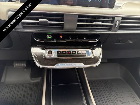 Used 2025 Lincoln Corsair AWD w/ Equipment Group 101A image 22