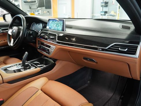 Used 2017 BMW 740i xDrive AWD/4WD image 36