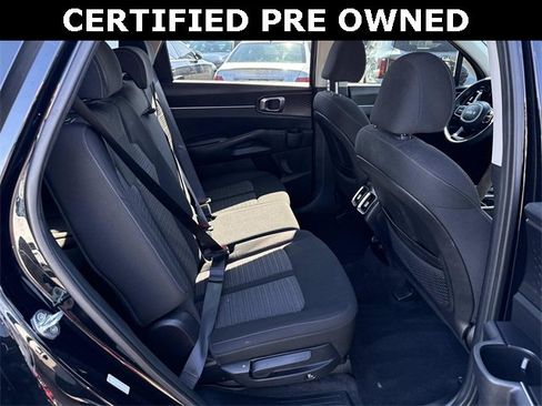 Used 2022 Kia Sorento LX image 11