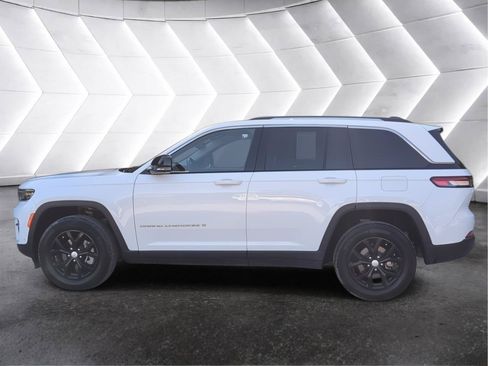 Used 2023 Jeep Grand Cherokee Limited w/ Luxury Tech Group II AWD/4WD image 6