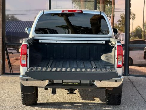 Used 2013 Nissan Frontier SL w/ Moonroof Pkg AWD/4WD image 30