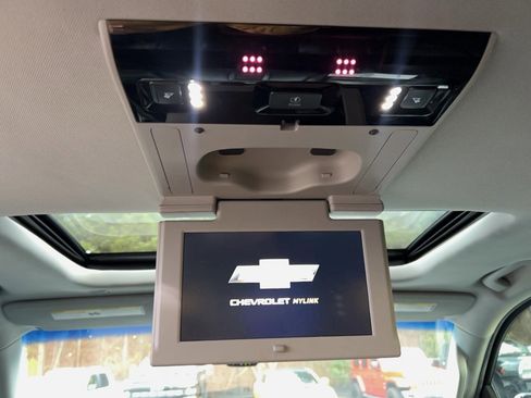 Used 2019 Chevrolet Suburban LT image 30