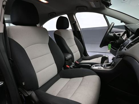 Used 2015 Chevrolet Cruze LS image 39