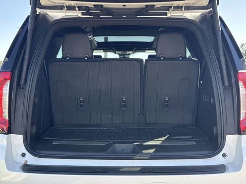 Used 2023 GMC Yukon Denali w/ Denali Reserve Package image 34