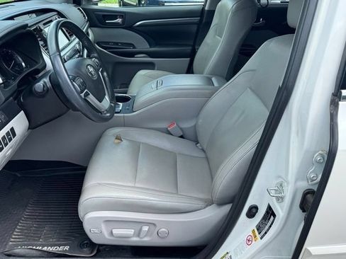 Used 2019 Toyota Highlander Limited Platinum AWD/4WD image 5