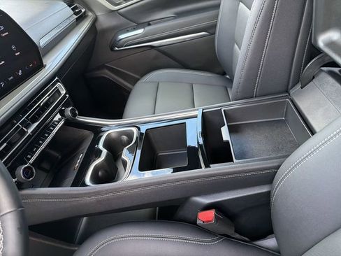 Certified 2026 Chevrolet Traverse LT FWD image 24