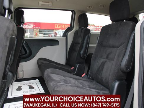 Used 2015 Dodge Grand Caravan SXT image 19