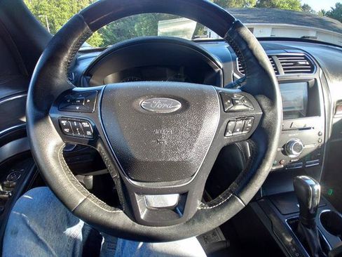 Used 2018 Ford Explorer Platinum AWD/4WD image 22