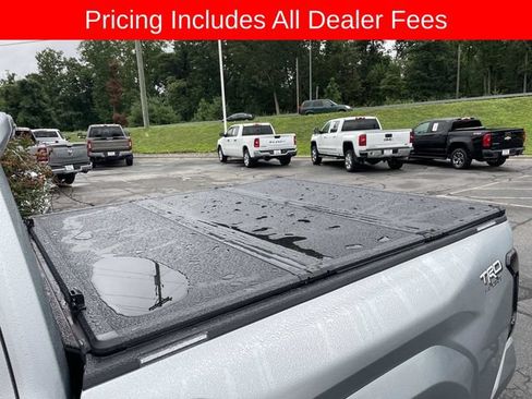 Used 2024 Toyota Tacoma TRD Sport AWD/4WD image 12