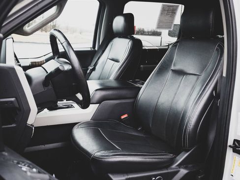 Used 2018 Ford F150 Lariat image 28