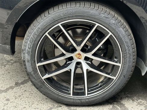 Used 2025 Porsche Macan image 9
