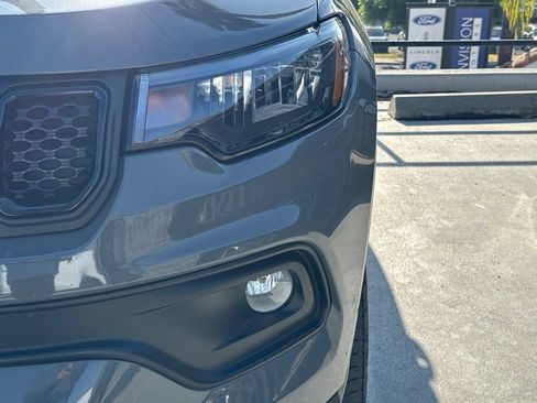 Used 2023 Jeep Compass Latitude AWD/4WD image 4