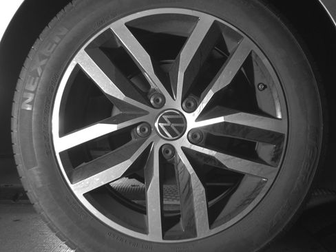 Used 2025 Volkswagen Jetta SE FWD image 15