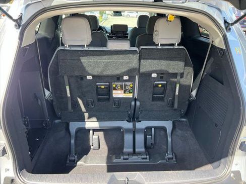 Certified 2025 Toyota Sienna LE FWD image 10