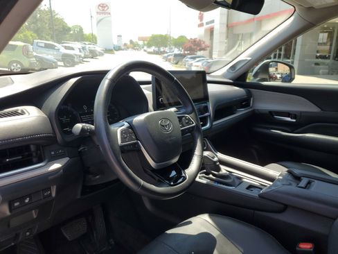 Used 2024 Toyota Grand Highlander XLE image 19