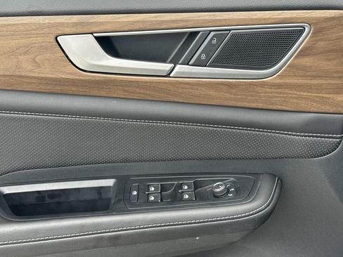 Used 2025 Volkswagen Atlas SE FWD image 19