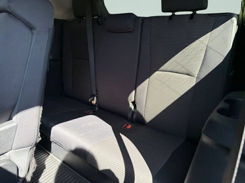 Used 2023 Toyota Highlander L FWD image 22