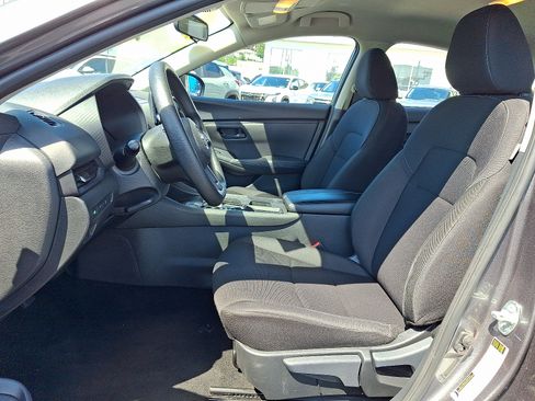 Used 2025 Nissan Sentra S FWD image 15
