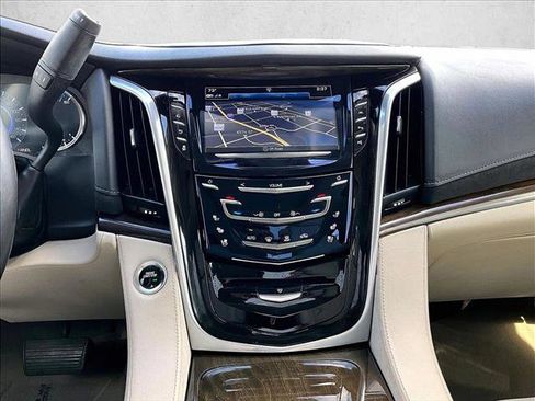 Used 2020 Cadillac Escalade Premium Luxury image 8