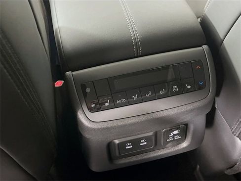 New 2026 Nissan Pathfinder Platinum image 15