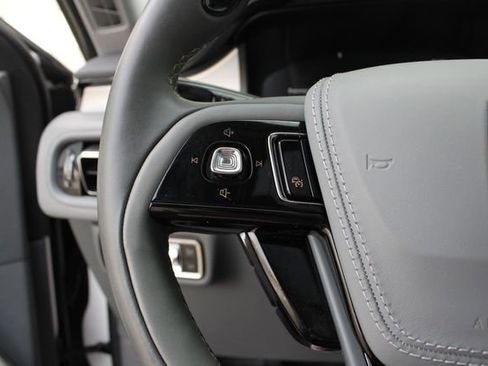 Used 2020 Lincoln Aviator Reserve w/ Equipment Group 202A image 13