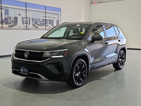 Certified 2023 Volkswagen Taos SE w/ Panoramic Sunroof Package FWD image 30