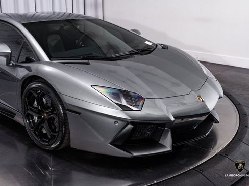 Used 2012 Lamborghini Aventador LP 700-4 image 2