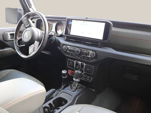 Used 2024 Jeep Gladiator Mojave AWD/4WD image 19
