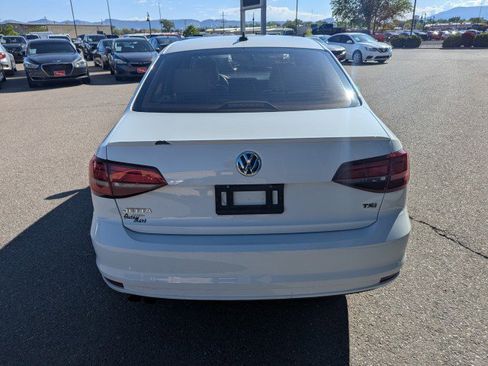 Used 2016 Volkswagen Jetta Sport FWD image 4