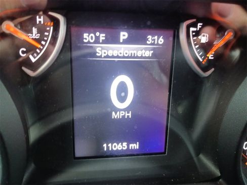 Used 2025 Jeep Gladiator Sport image 20