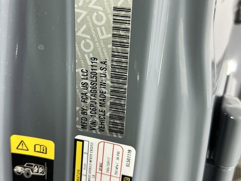 Used 2025 Jeep Gladiator Sport image 35