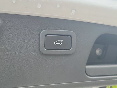 Used 2020 Jaguar E-PACE SE AWD/4WD image 13