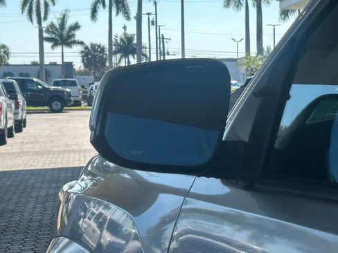 Used 2017 Toyota Tacoma SR5 image 14