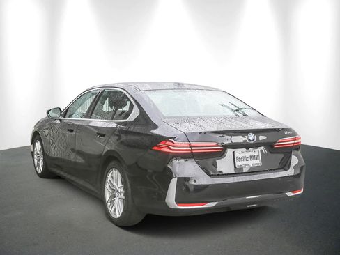 Certified 2024 BMW 530i image 4