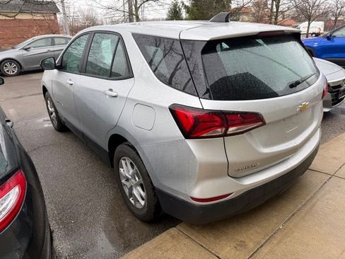 Used 2022 Chevrolet Equinox LS w/ Driver Confidence II Package image 3