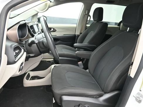 Used 2022 Chrysler Voyager LX FWD image 21
