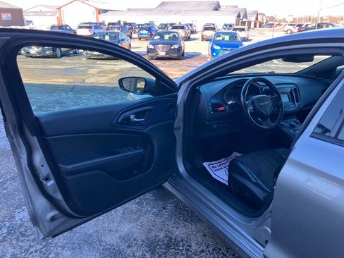 Used 2015 Chrysler 200 S w/ Comfort Group image 9